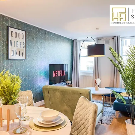 Apartment Last-minute Specials L Premium On 2 Double Bed For 6 Guests L Deals L Hofin Short Lets & Serviced *