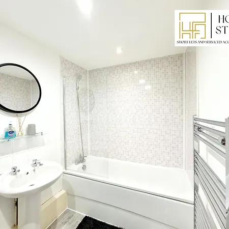 Last-minute Specials L Premium On 2 Double Bed For 6 Guests L Deals L Hofin Short Lets & Serviced London