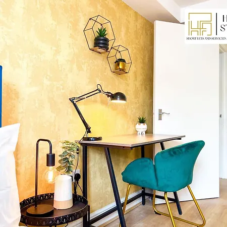 Apartment Last-minute Specials L Premium On 2 Double Bed For 6 Guests L Deals L Hofin Short Lets & Serviced *