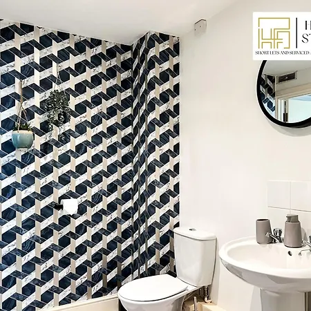 Last-minute Specials L Premium On 2 Double Bed For 6 Guests L Deals L Hofin Short Lets & Serviced