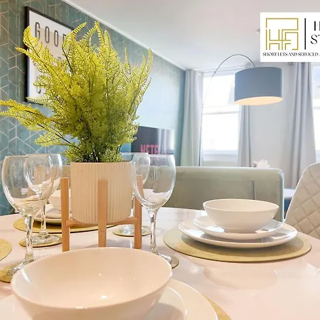 Last-minute Specials L Premium On 2 Double Bed For 6 Guests L Deals L Hofin Short Lets & Serviced *