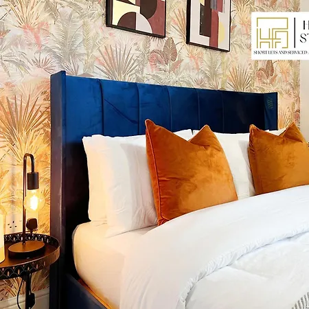 Apartment Last-minute Specials L Premium On 2 Double Bed For 6 Guests L Deals L Hofin Short Lets & Serviced *