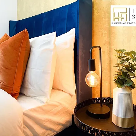 Apartment Last-minute Specials L Premium On 2 Double Bed For 6 Guests L Deals L Hofin Short Lets & Serviced London