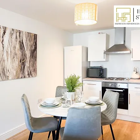 Last-minute Specials L Premium On 2 Double Bed For 6 Guests L Deals L Hofin Short Lets & Serviced Apartment London