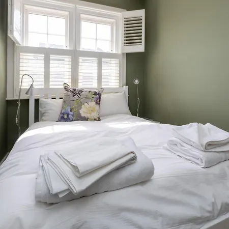 Beautiful & Cosy 2bd House - Southwark