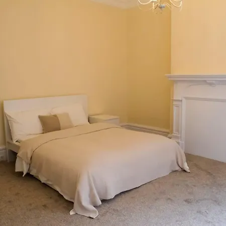 Renovu Premium Homes In Kensington Apartment *