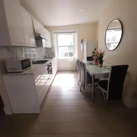 Renovu Premium Homes In Kensington Apartment London