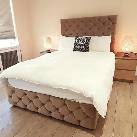 Renovu Premium Homes In Kensington Apartment *