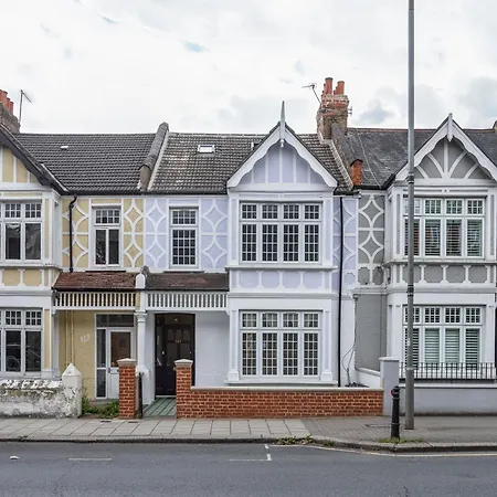 Wimbledon 2 Bed Tennis & Travel *