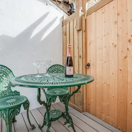 Wimbledon 2 Bed Tennis & Travel *