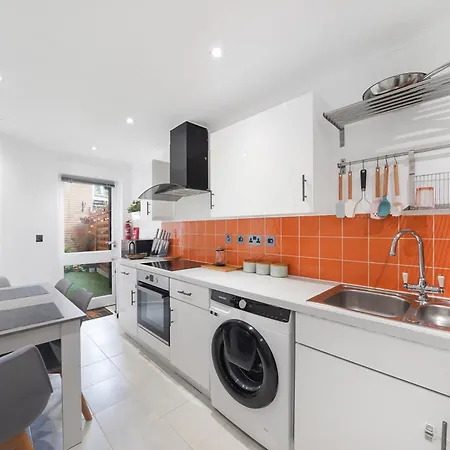 A Beautiful Stylish 2 Bedroom -city Of Apartment