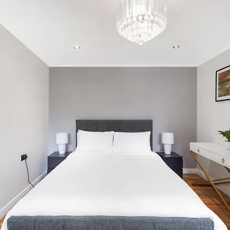 A Beautiful Stylish 2 Bedroom -city Of