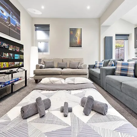 Modern In Shepherds Bush, Near Westfield * London