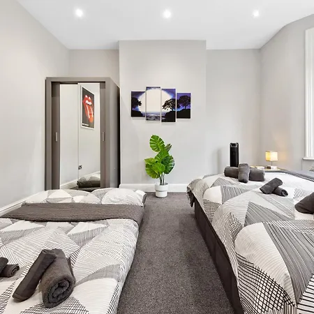 Modern In Shepherds Bush, Near Westfield London