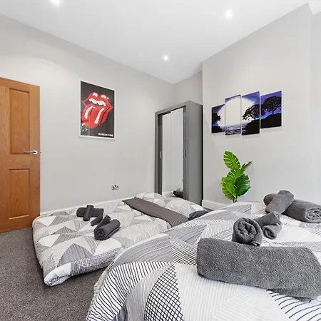 Modern In Shepherds Bush, Near Westfield
