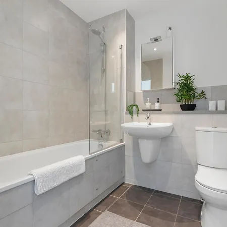 Outstanding 2 Bed Zone 2 Near * London