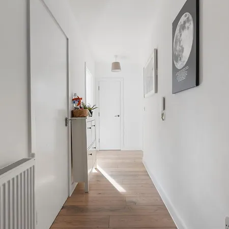 Apartment Outstanding 2 Bed Zone 2 Near
