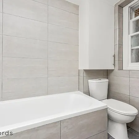 сеntral 2 Bedroom Flat In Acton Apartment London