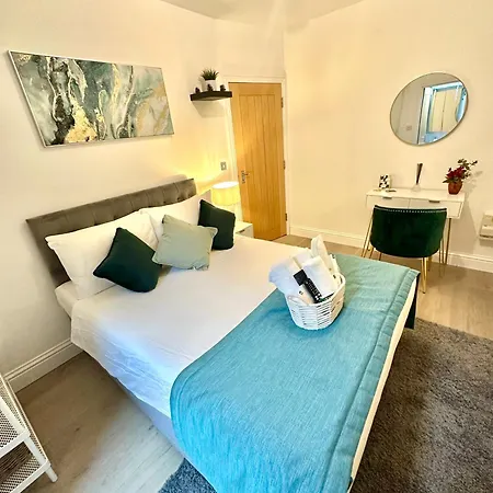 The Luxe En-suite In Stratford Homestay