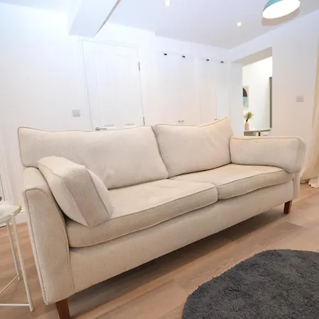 Freshly Refurbished, Peaceful Victorian House Holiday home *