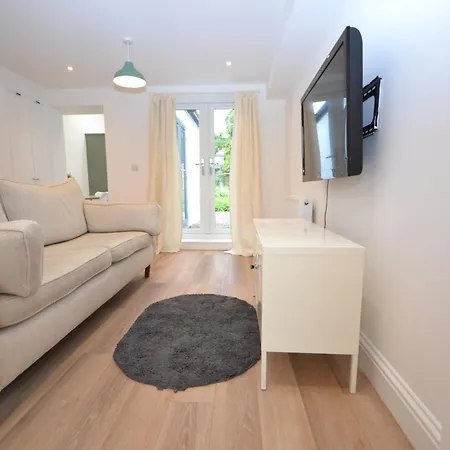 Freshly Refurbished, Peaceful Victorian House