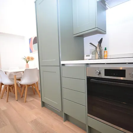 Freshly Refurbished, Peaceful Victorian House Holiday home *