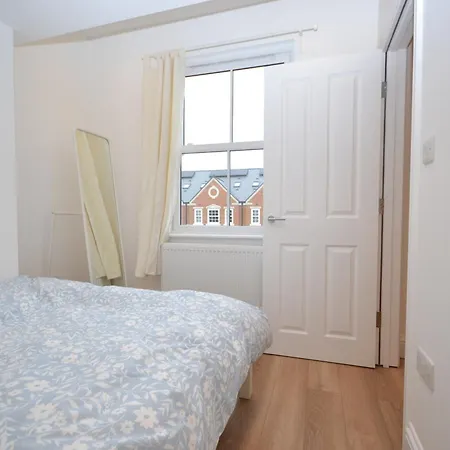 Freshly Refurbished, Peaceful Victorian House Holiday home *