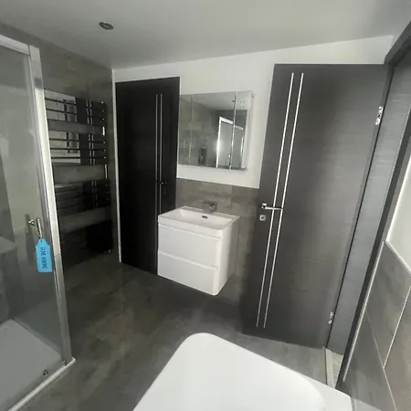 Stunning 2 Bedroom Ground Floor Flat Apartment