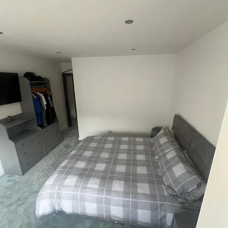 Stunning 2 Bedroom Ground Floor Flat