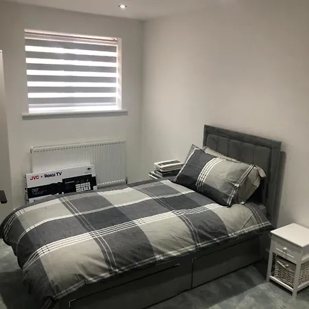 Apartment Stunning 2 Bedroom Ground Floor Flat