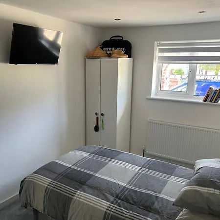 Stunning 2 Bedroom Ground Floor Flat * Chingford