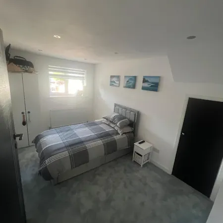 Stunning 2 Bedroom Ground Floor Flat * Chingford