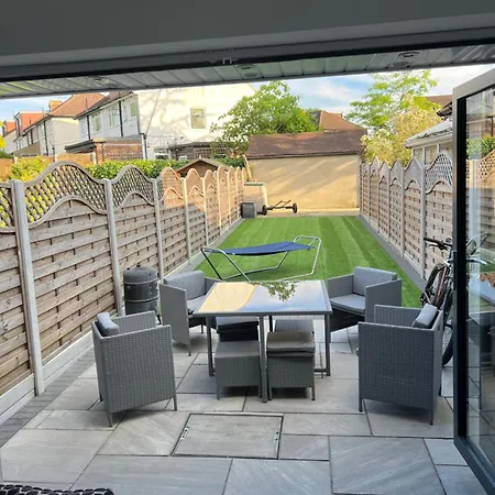 Apartment Stunning 2 Bedroom Ground Floor Flat