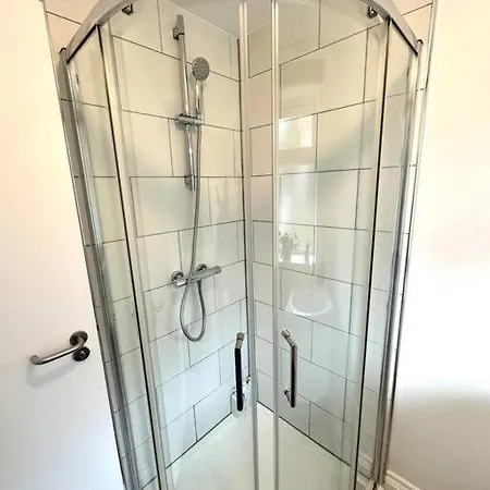 Garden 1-bed Flat 30min To Downtown & Free Parking *