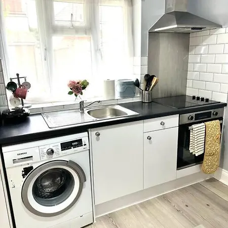 Garden 1-bed Flat 30min To Downtown & Free Parking * London