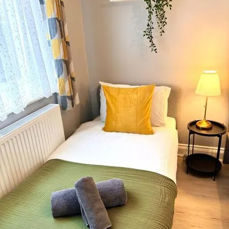 Garden 1-bed Flat 30min To Downtown & Free Parking *