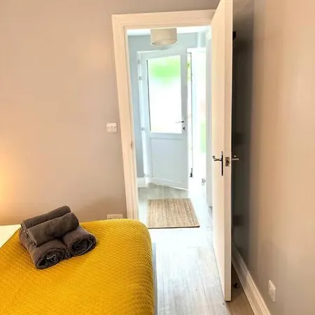 Garden 1-bed Flat 30min To Downtown & Free Parking Appartement Londres