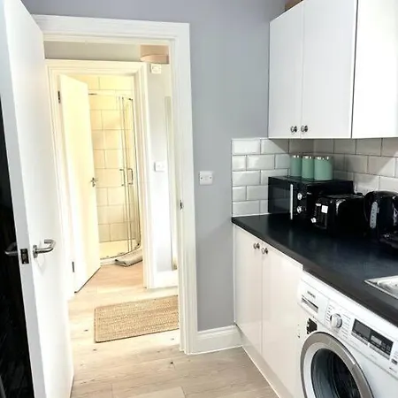 Garden 1-bed Flat 30min To Downtown & Free Parking Londres