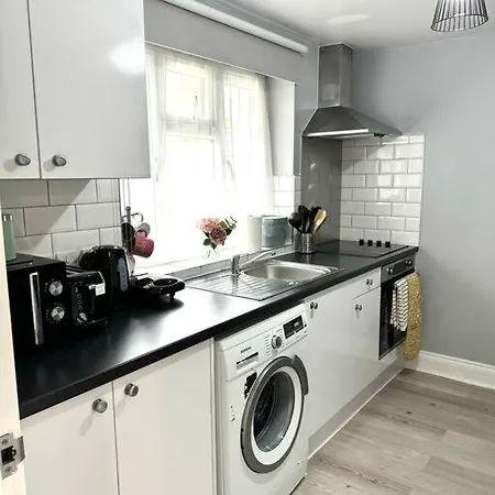 Garden 1-bed Flat 30min To Downtown & Free Parking Londres