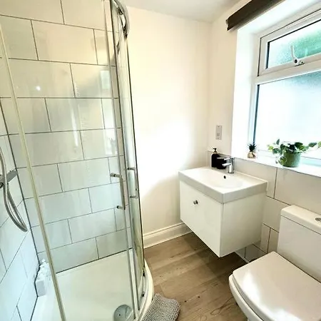 Garden 1-bed Flat 30min To Downtown & Free Parking *
