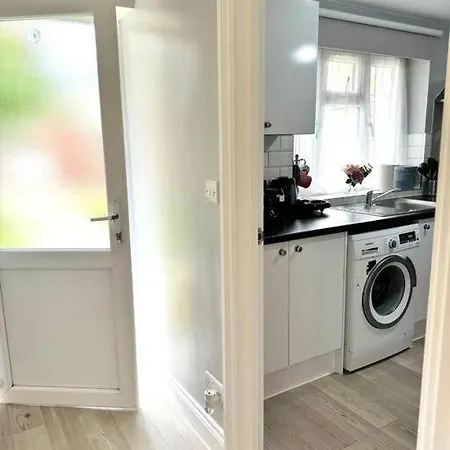 Apartment Garden 1-bed Flat 30min To Downtown & Free Parking