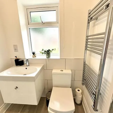 Garden 1-bed Flat 30min To Downtown & Free Parking *