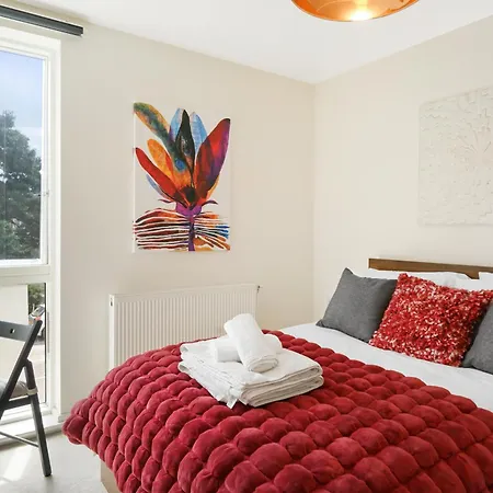 Chic Zone 2 Apartment London