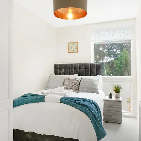 Chic Zone 2 * London