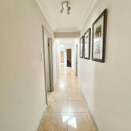 Luxury 3-bdr Flat Near Selfridges Mayfair