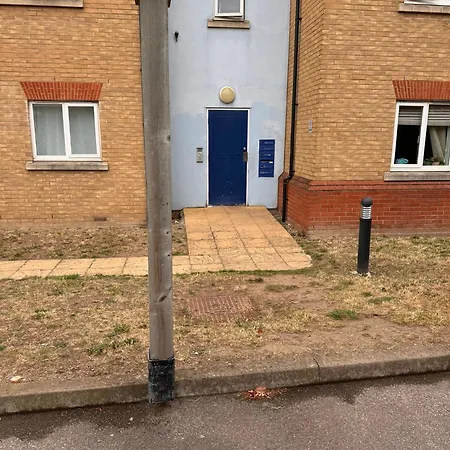 2-bedroom Flat Walking Distance To Excel - Perfect Location!