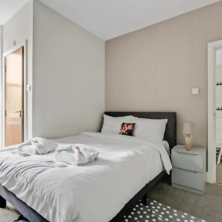 Ultimate Base - 1bd Flat, Perfect For Oasis, Coldplay, West End Londres