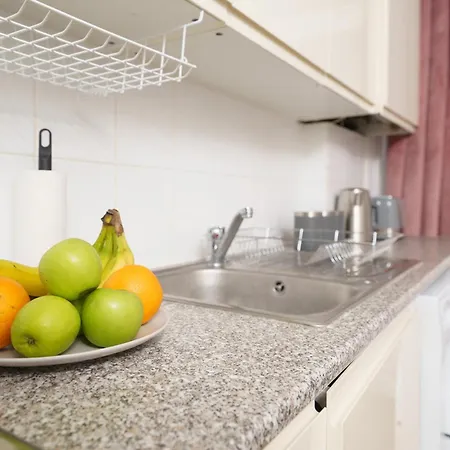 Cozy 2-Bed Garden Flat, With Free Private Parking, Wembley