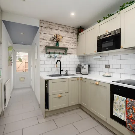 Guestready - Charming With Garden In * London