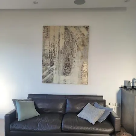 Unique Ultra Modern House דירה